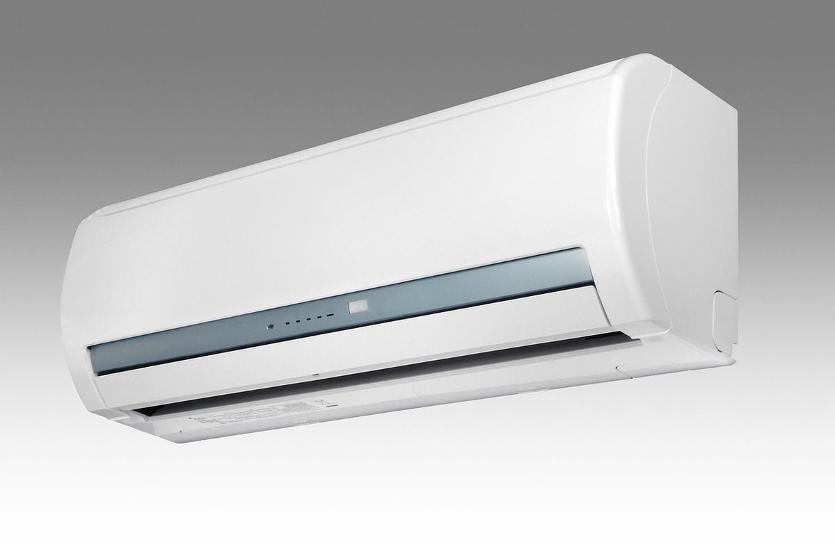 Ar-condicionado split inverter na parede, tecnologia que reduz o consumo em uso contínuo Ar-condicionado split inverter instalado na parede